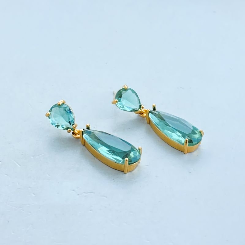 Brinco Banho Diamante Médio Pedra Gota com Pêndulo Pedra Comprida