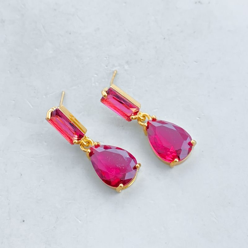 Brinco Banho Diamante Médio Pedra Gota Retangular