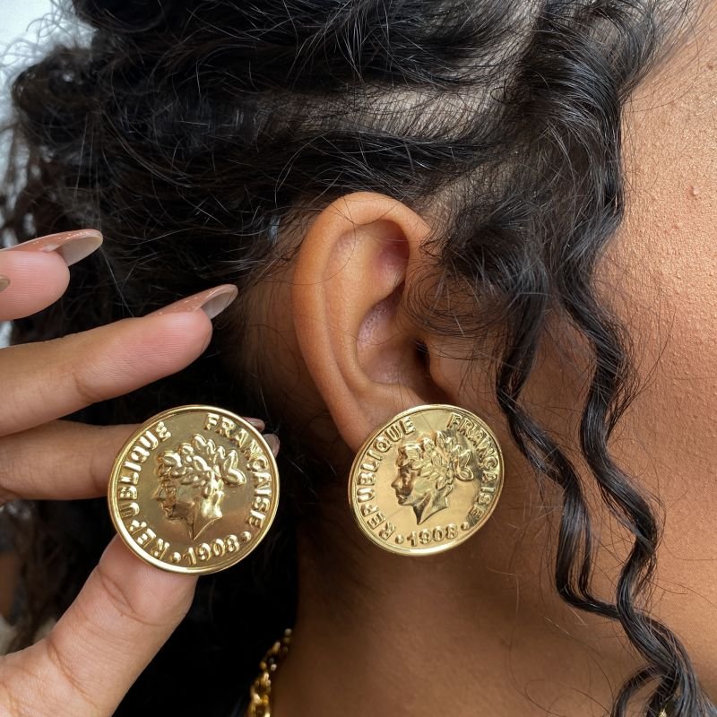 Brinco Banho Diamante Moeda Boho Chic