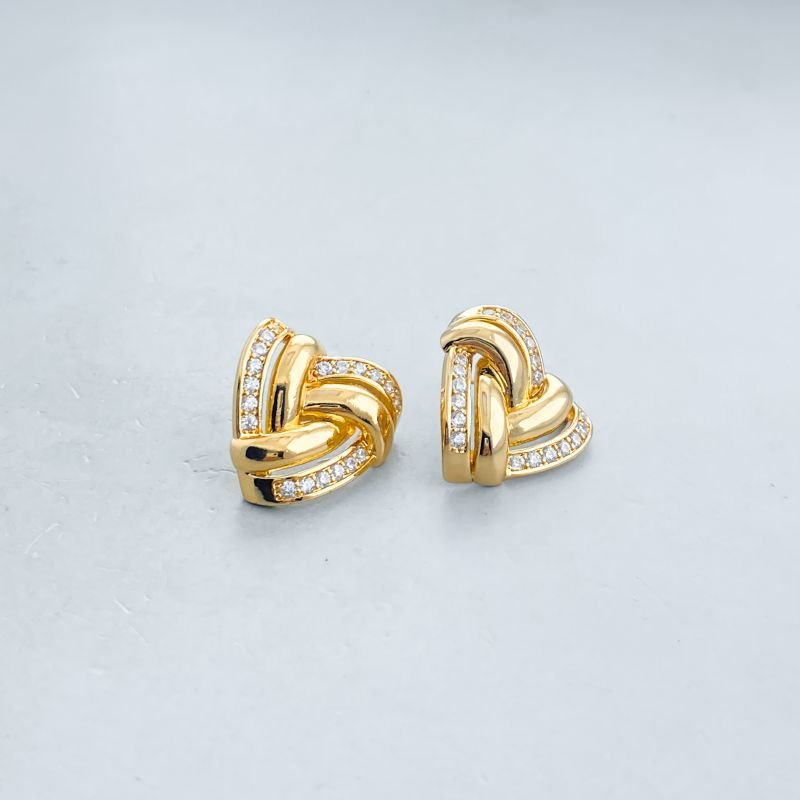 Brinco Banho Diamante Pequeno Cravejado Coração Aros Entrelaçados