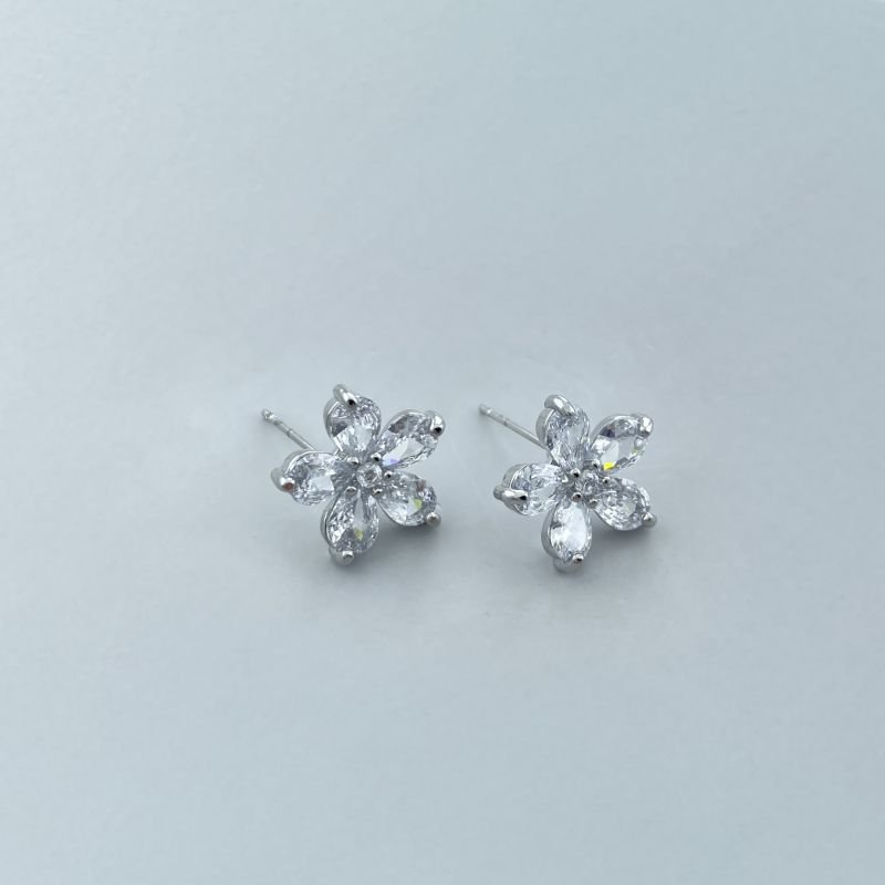 Brinco Banho Diamante Pequeno Cravejado Flor Pedras Gotas