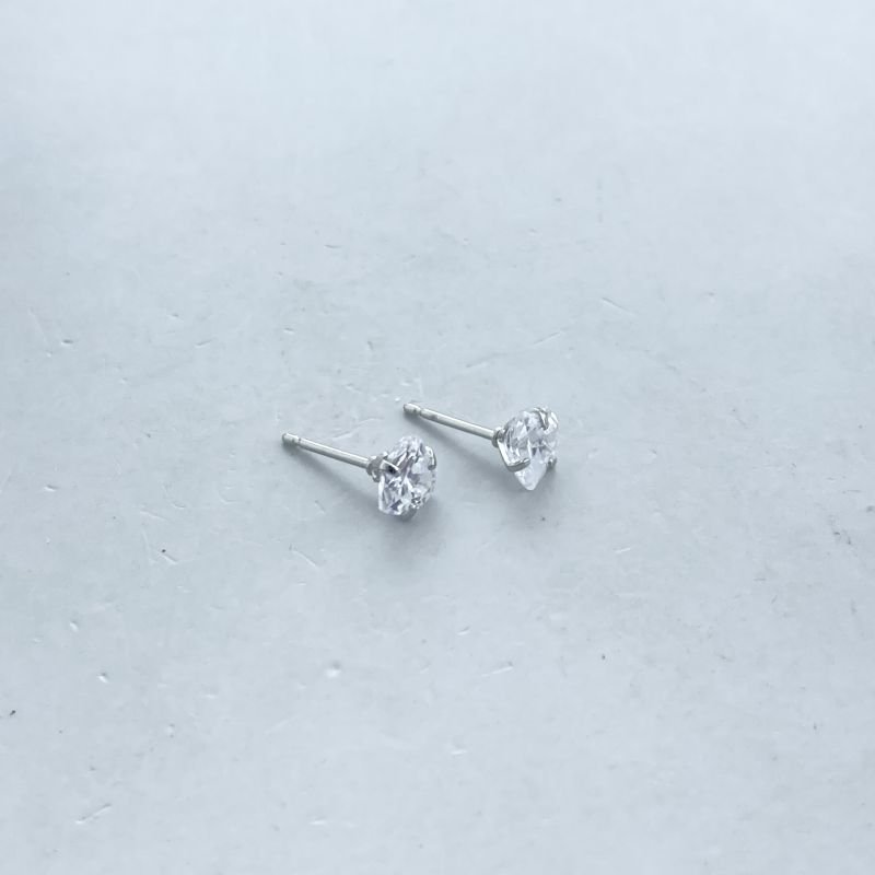 Brinco Banho Ouro Branco Coração Zircônia Pequeno