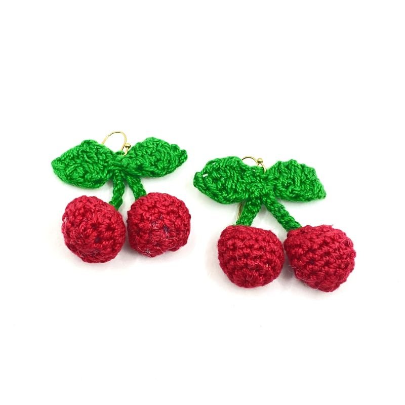 Brinco Bijuteria Cereja Crochê