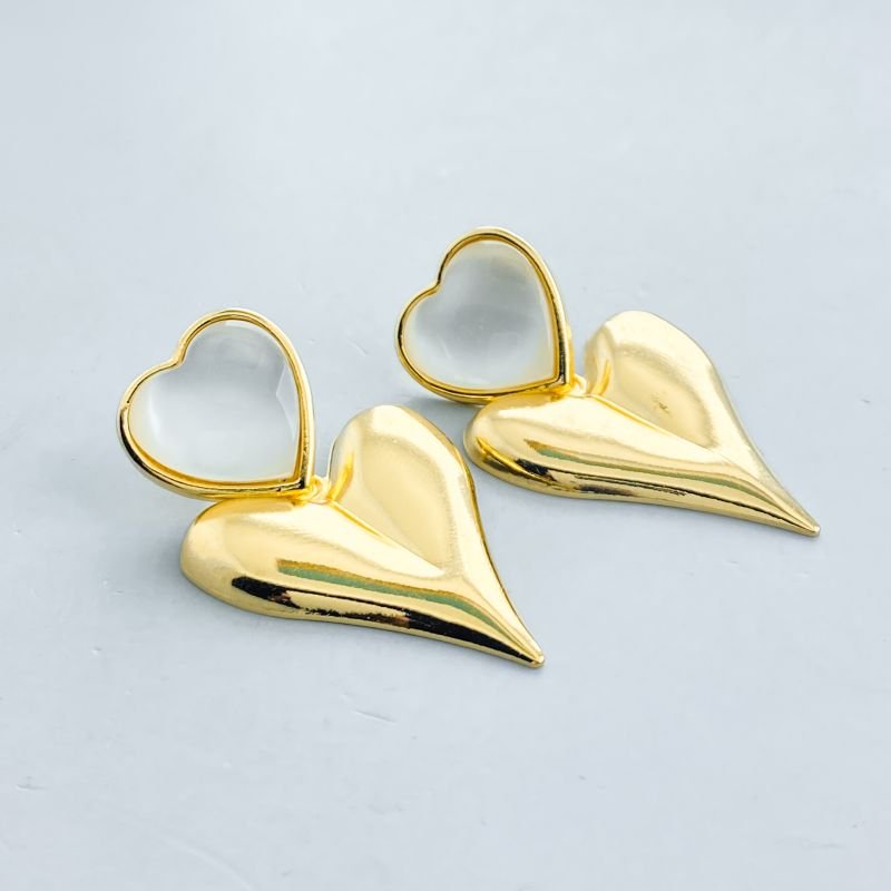 Brinco Bijuteria Grande Liso Coração Base Madre Pérola