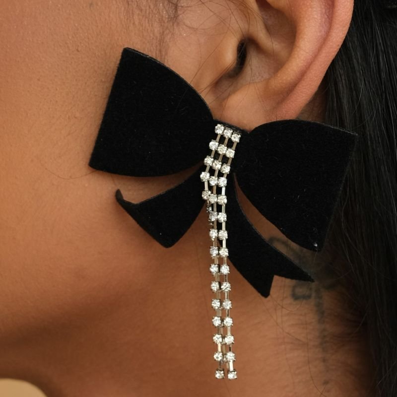 Brinco Bijuteria Laço com 3 Fileiras Strass