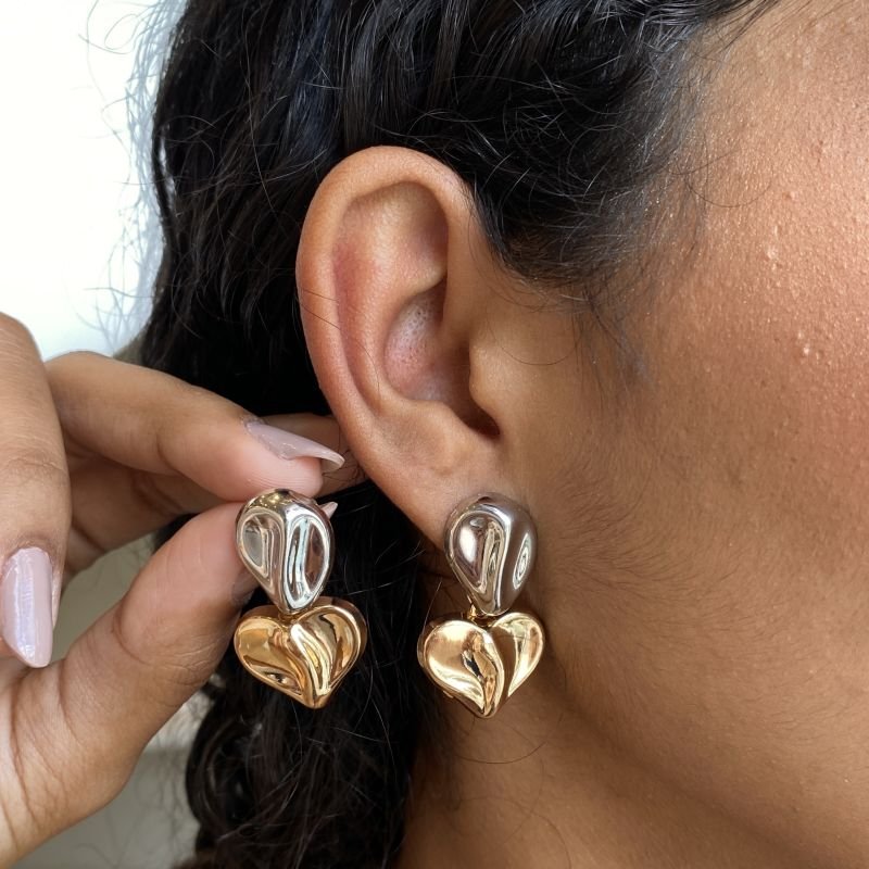 Brinco Bijuteria Pêndulo Coração Orgânico Base Oval Match de Banho