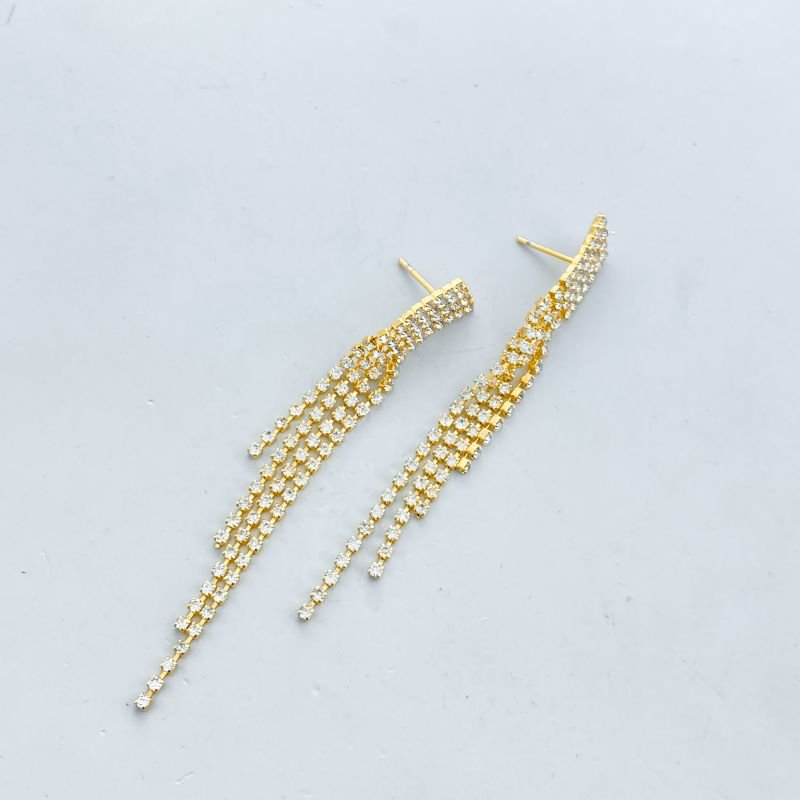 Brinco Folheado Base E com 4 Fios Strass