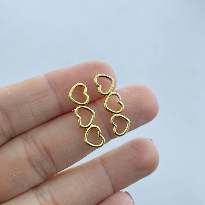 Brinco Folheado Ear Cuff Corações Vazados 2 Para cima 1 Para Baixo