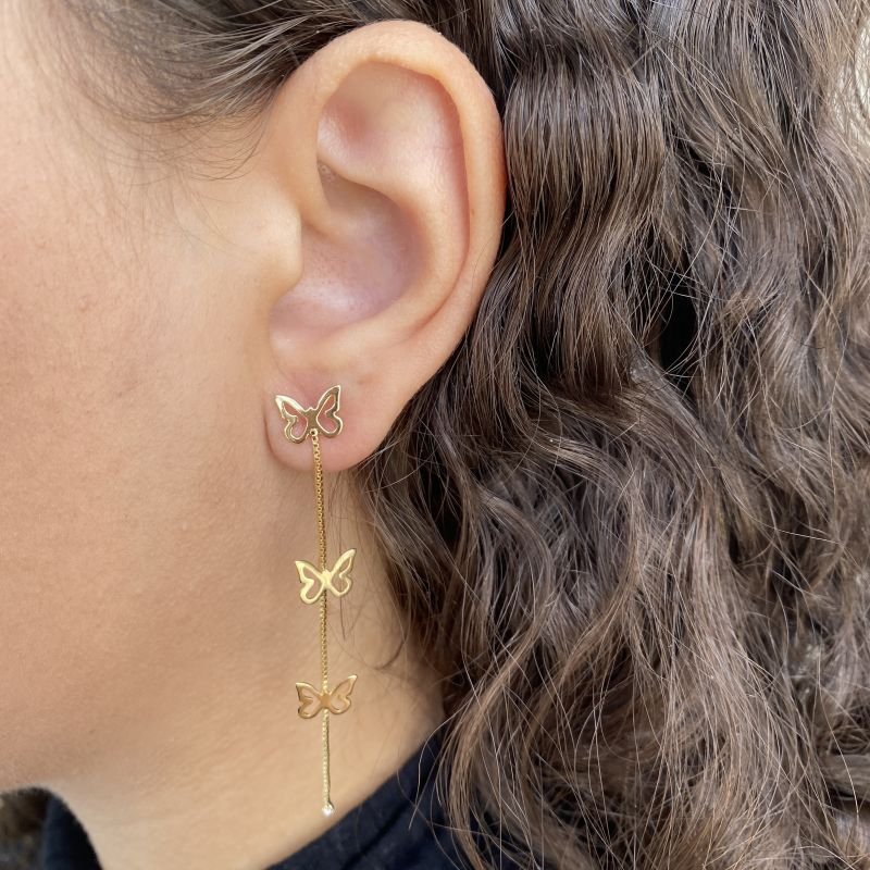 Brinco folheado fio 3 borboletas vazadas e zircônia