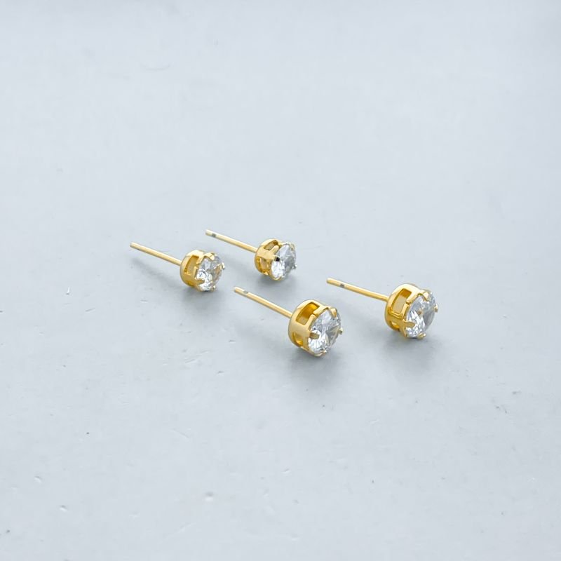 Brinco Folheado Kit com 2 Ponto de Luz 3D Garras Pequeno Minimalista