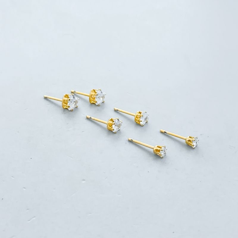 Brinco Folheado Kit com 3 Zircônia Coração e com 6 Garras