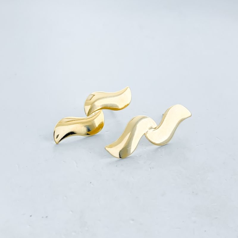 Brinco Folheado Médio Orgânico com 2 Aros Lisos Ondulados