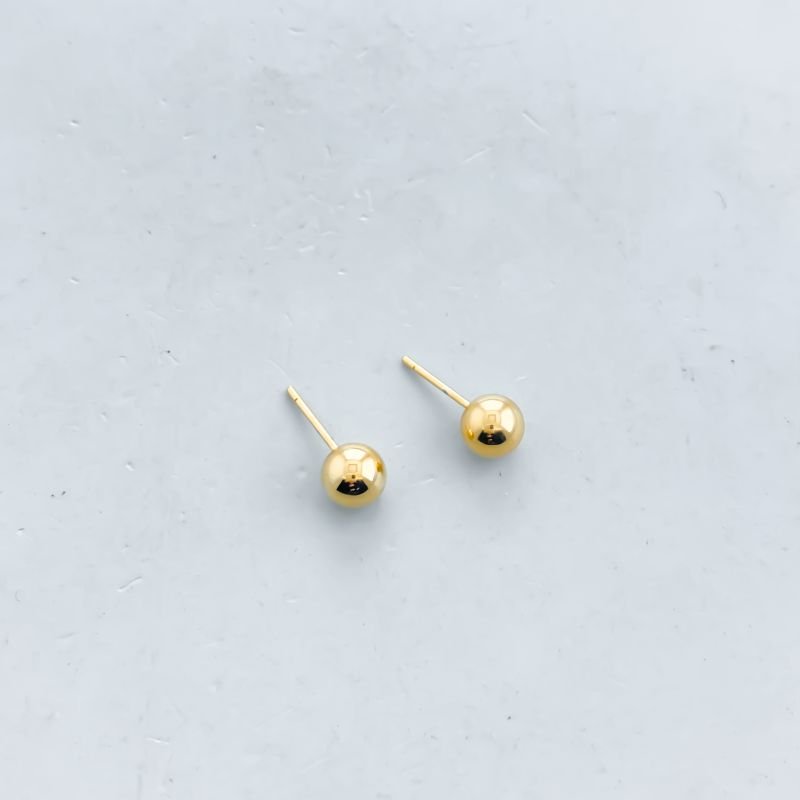 Brinco Folheado Pequeno Lisa Bola 1,1cm
