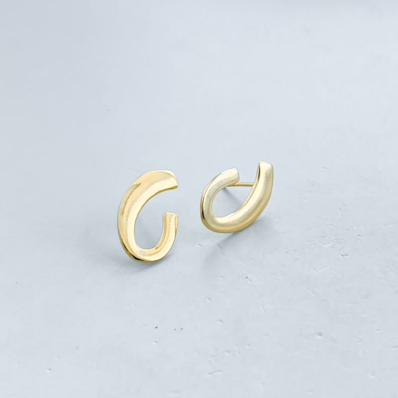 Brinco Folheado Pequeno Orgânico Oval Aberto