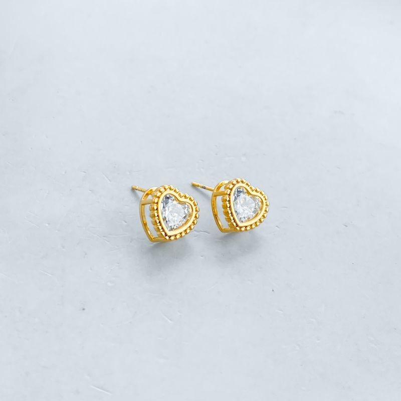 Brinco Folheado Pequeno Pedra Coração 3D Borda Bolinhas