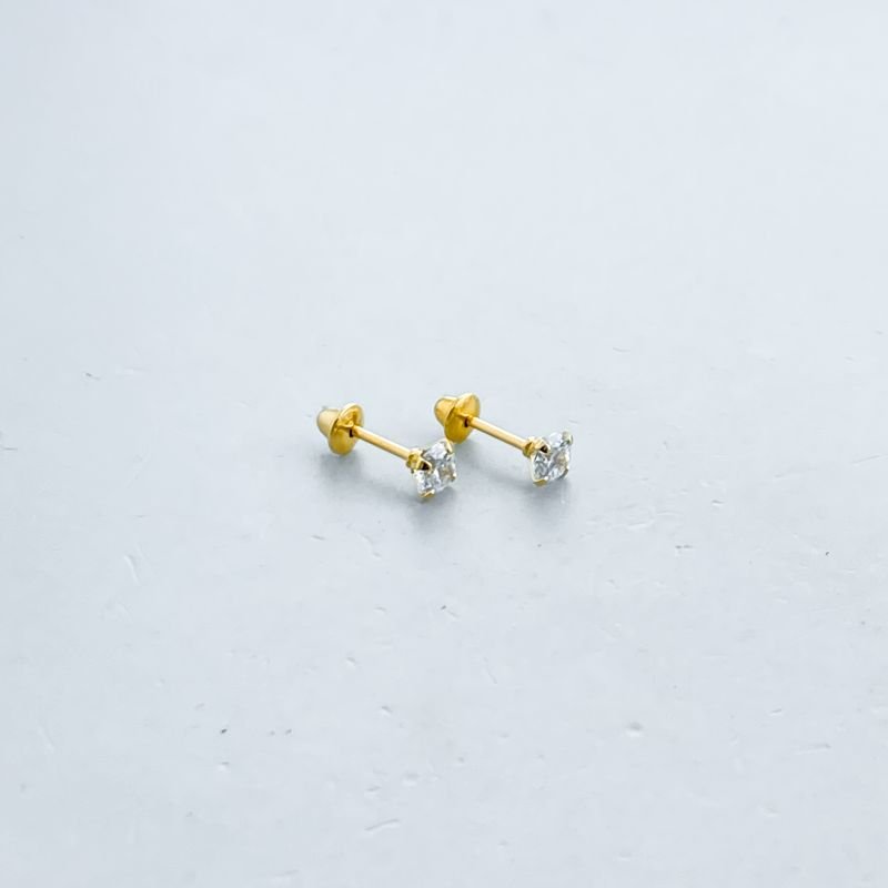 Brinco Folheado Ponto De Luz 4 Garras 3Mm Proteçõo