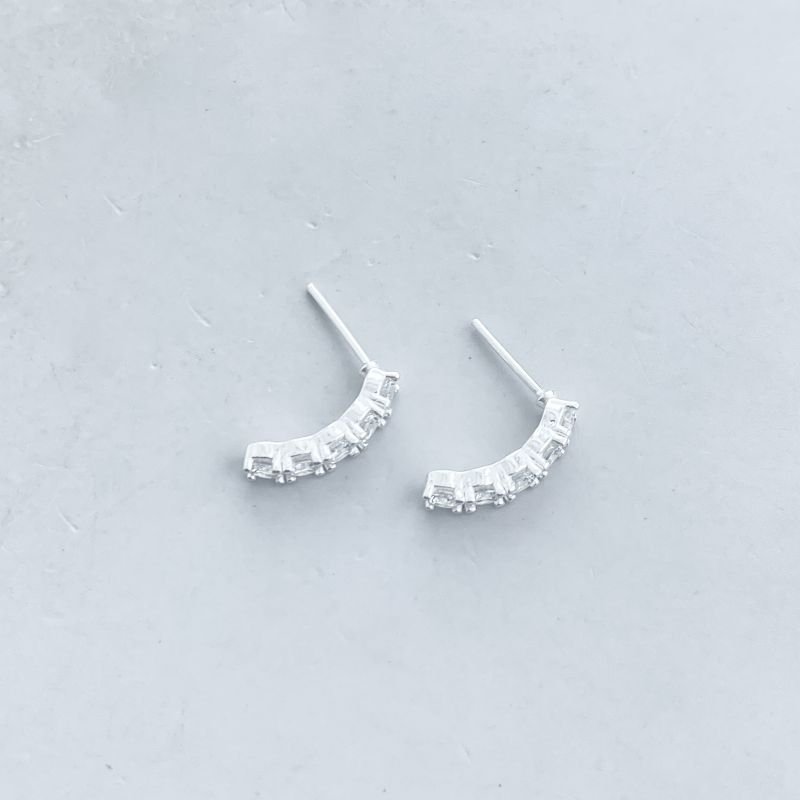 Brinco Prata Arco com 5 Zircônias