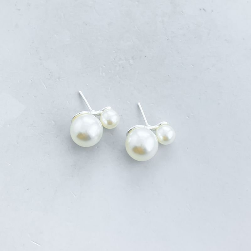 Brinco Prata Pequeno com 2 Pérolas Maior e Menor