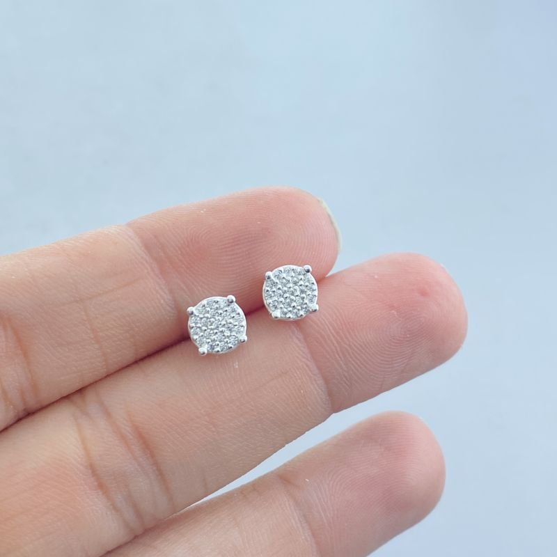 Brinco Prata Pequeno Cravejado Redondo com 4 Garras