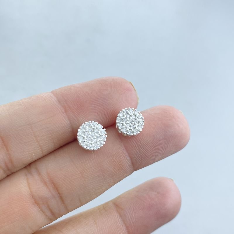 Brinco Prata Pequeno Cravejado Redondo Laterais Vazadas