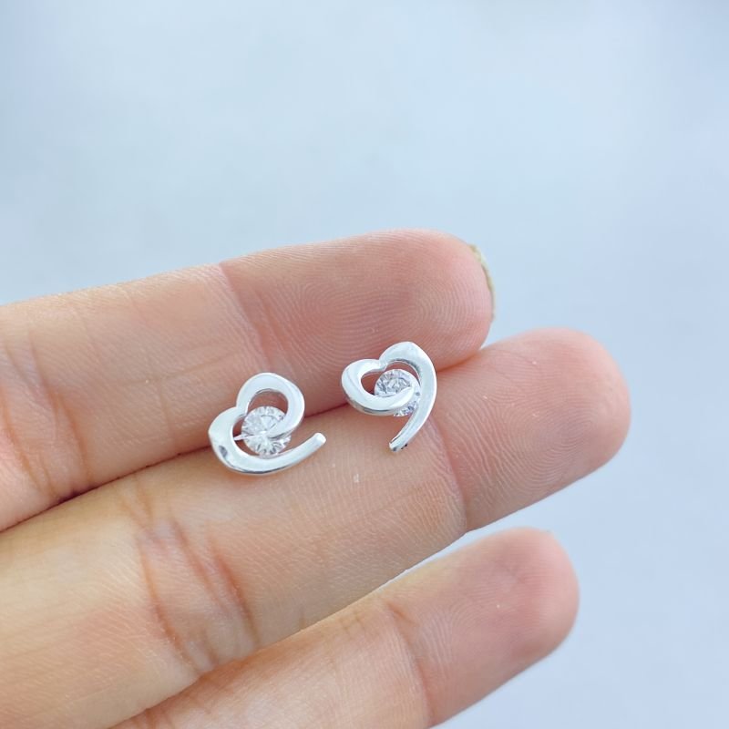 Brinco Prata Pequeno Liso Coração Espiral com Pedra