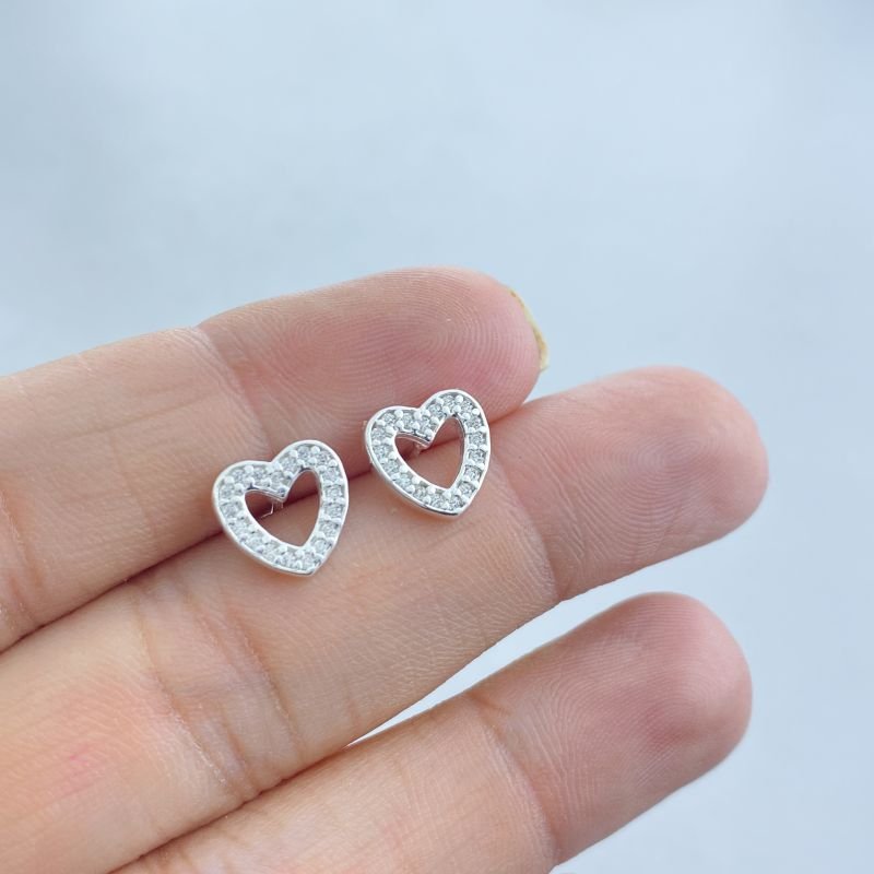 Brinco Prata Pequeno Vazado Coração Cravejado