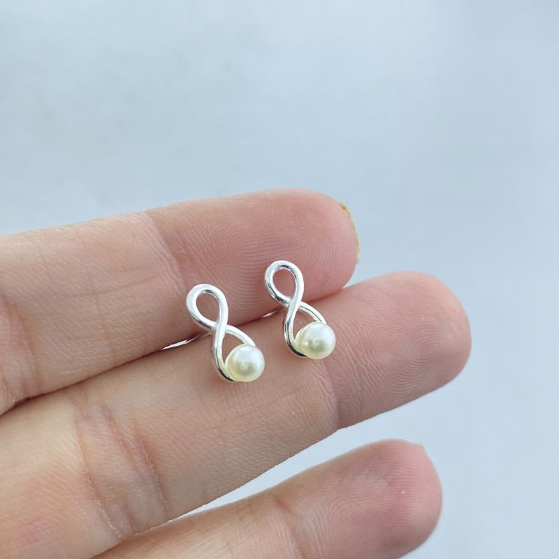 Brinco Prata Pequeno Vazado Infinito com Pérola