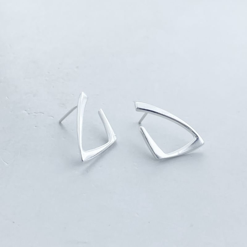 Brinco Prata Triangulo Liso Aberto Vazado