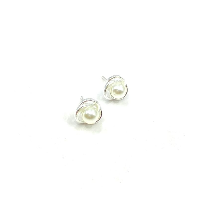 Brinco Prata925 Flor 3 Pétalas Vazadas Meia Pérola