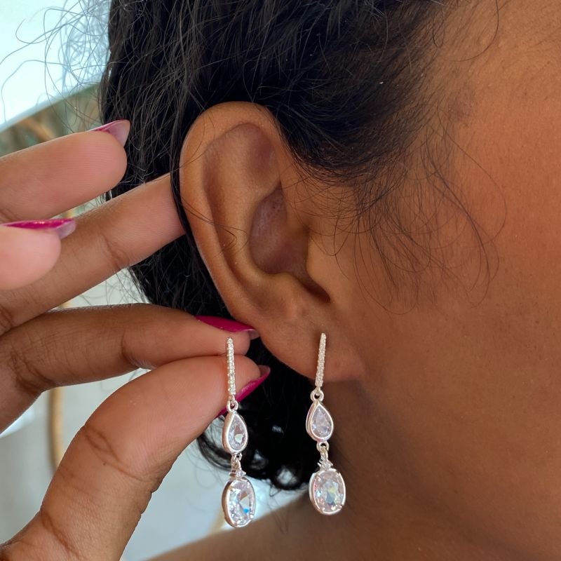 Brinco Prata925 Médio Pedra Pêndulo Gota e Oval Base Traço Cravejado