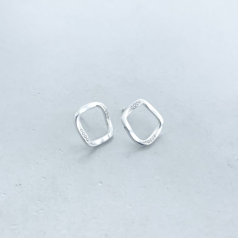 Brinco Prata925 Medio Vazado Losango Pedrinhas
