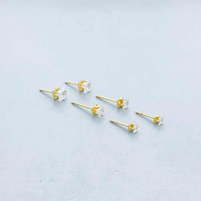 Brinco Semijoia Cartelinha com 3 Zircônias Quadradas