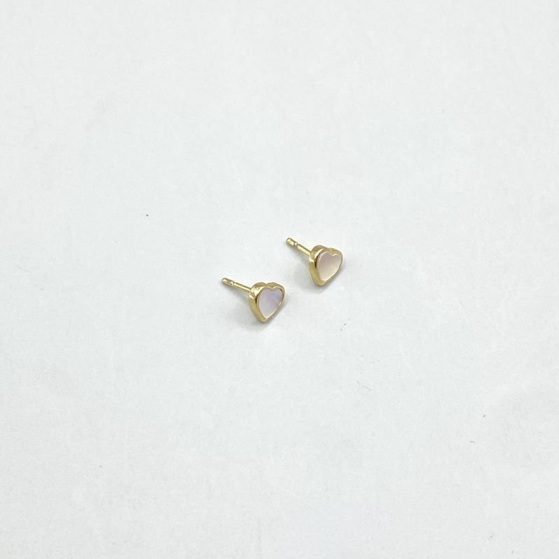 Brinco Semijoia Coração Madre Pérola Minimalista