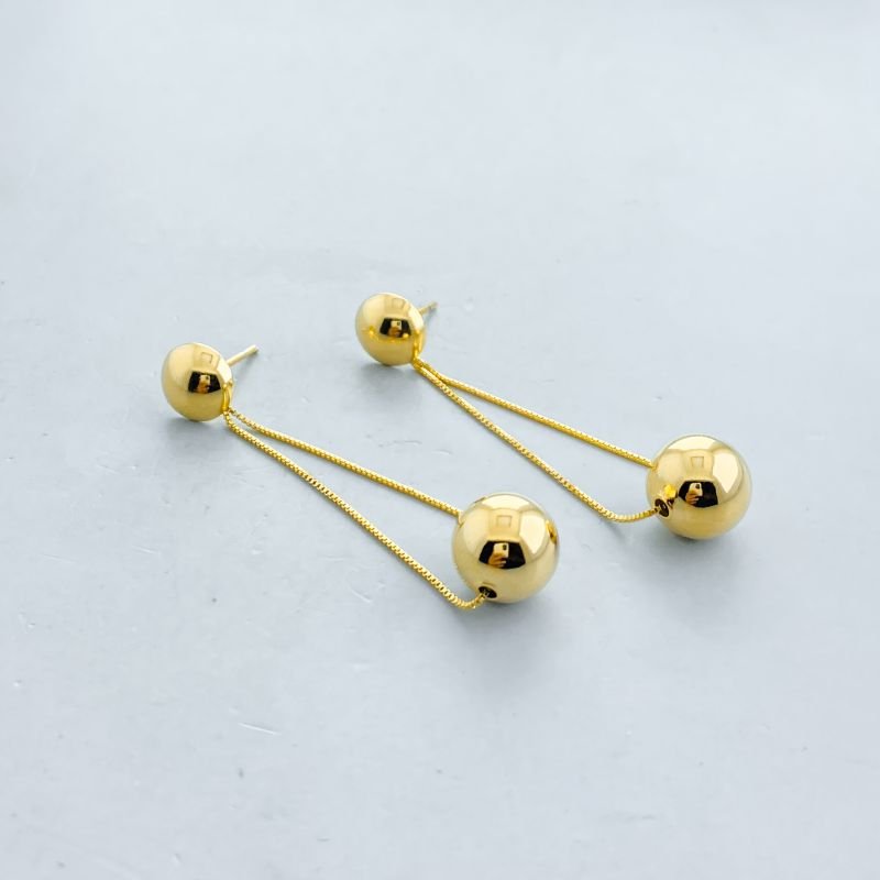 Brinco Semijoia Grande Liso Pêndulo com 2 Fios com Bola Lisa