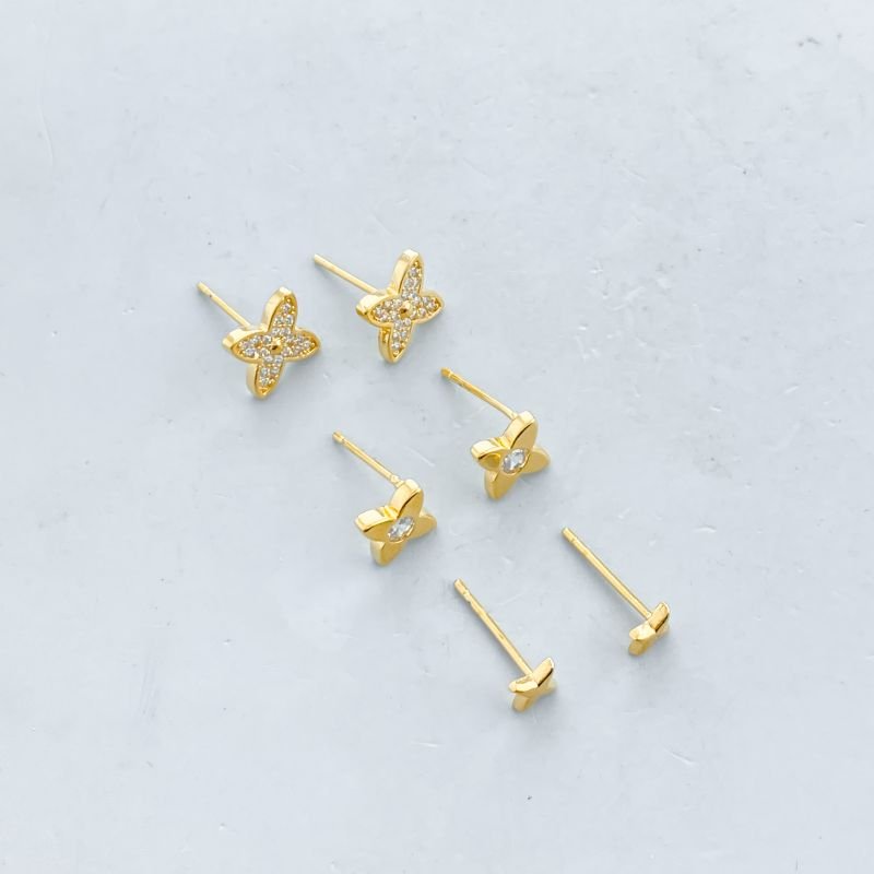 Brinco Semijoia Kit com 3 Flor com 4 Pétalas Liso Meio Pedra Cravejado