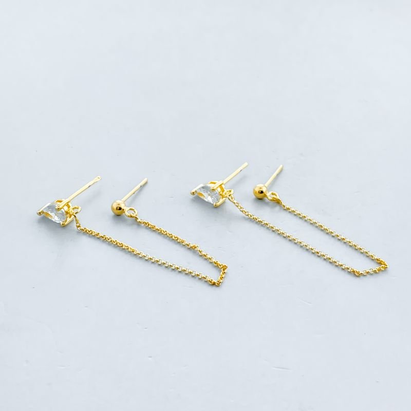 Brinco Semijoia Medio com 2 em 1 Corrente Pedra Gota e Bolinha Lisa