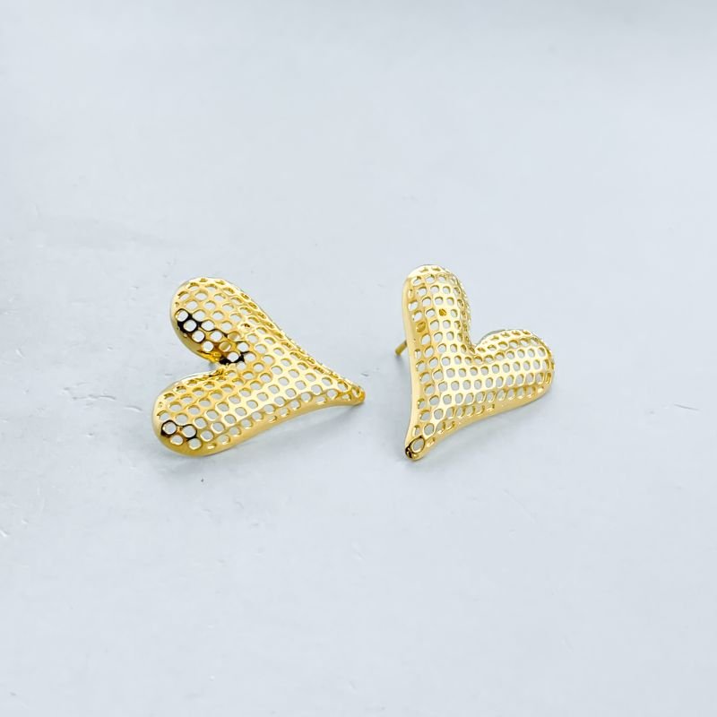 Brinco Semijoia Médio Vazado Coração Furadinho