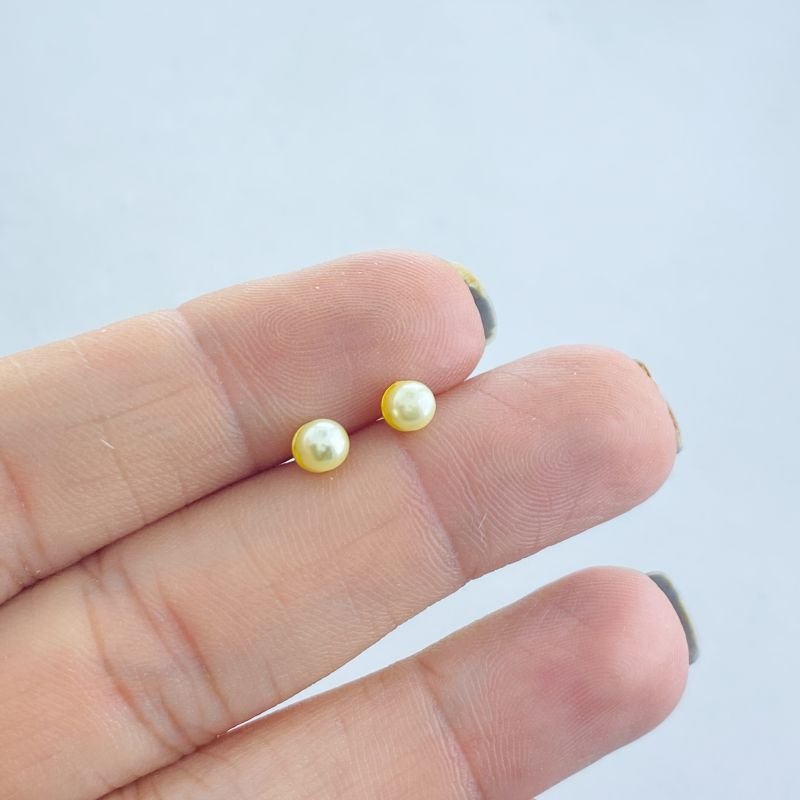 Brinco Semijoia Mini Pérola com Proteção