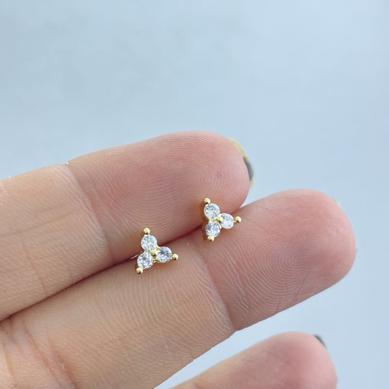 Brinco Semijoia Minimalista com 3 Pedras Zircônias