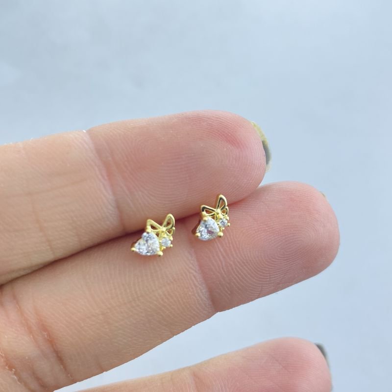 Brinco Semijoia Minimalista Pedra Coração e Laço Cravejado