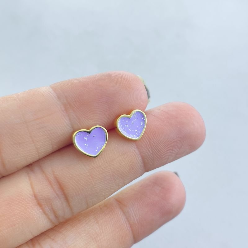 Brinco Semijoia Pequeno Coração Resinado com Glitter