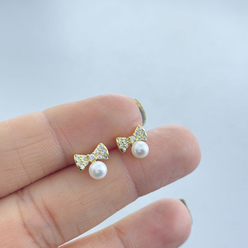 Brinco Semijoia Pequeno Cravejado Lacinho Zircônia Pérola