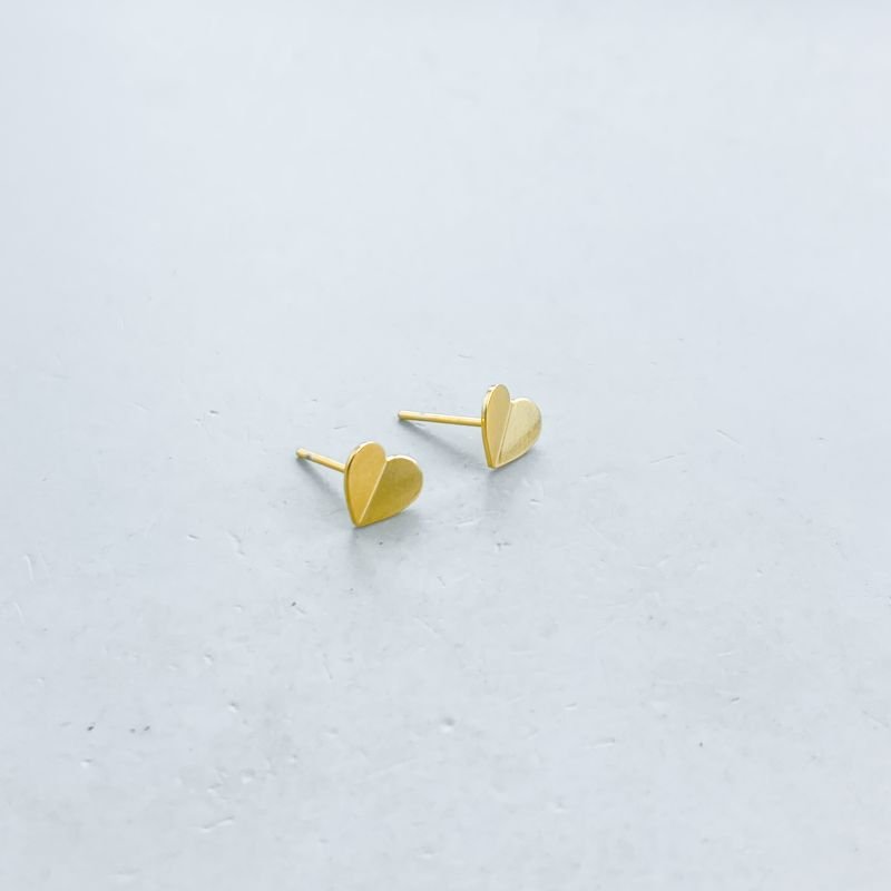 Brinco Semijoia Pequeno Liso Coração