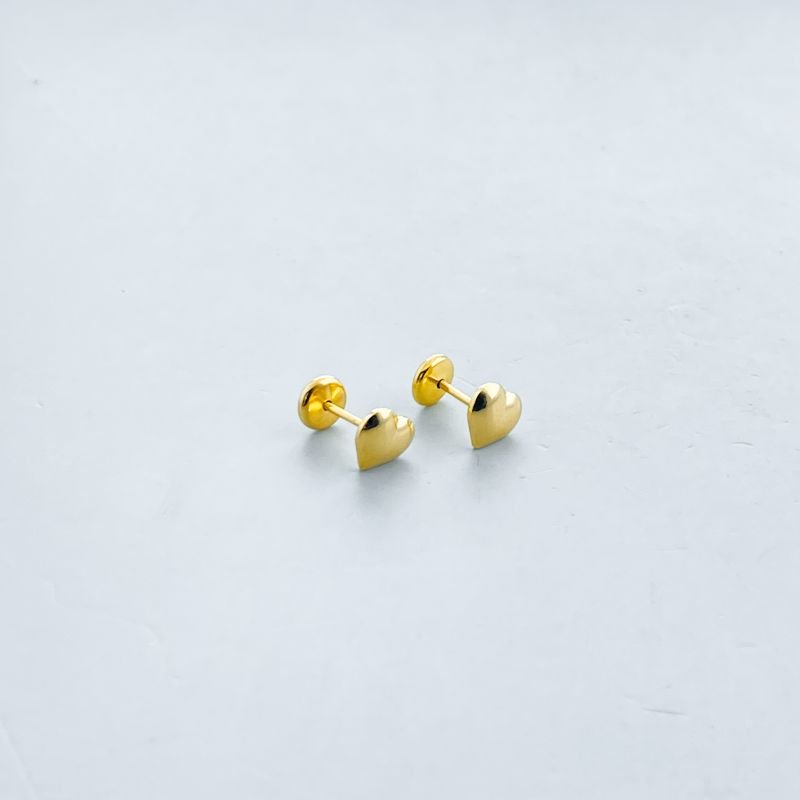 Brinco Semijoia Pequeno Liso Coração com Proteção