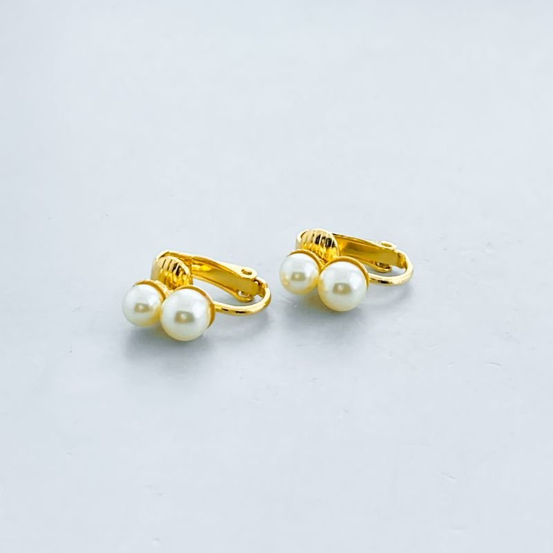 Brinco Semijoia Pequeno Liso de Pressão com 2 Pérolas