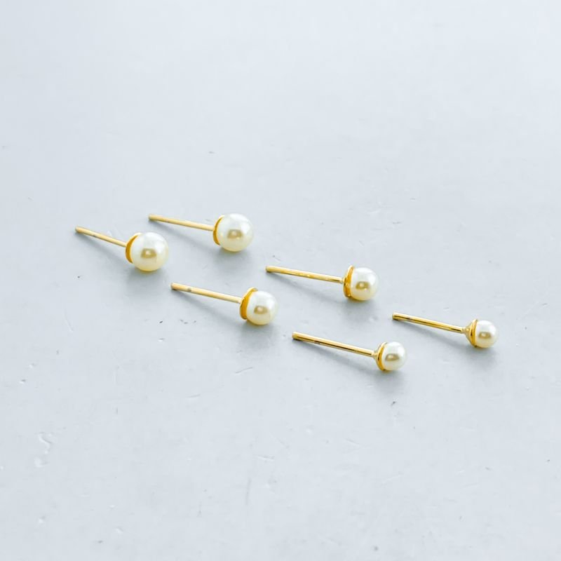 Brinco Semijoia Pequeno Pérola Kit com 3 Fundo Liso