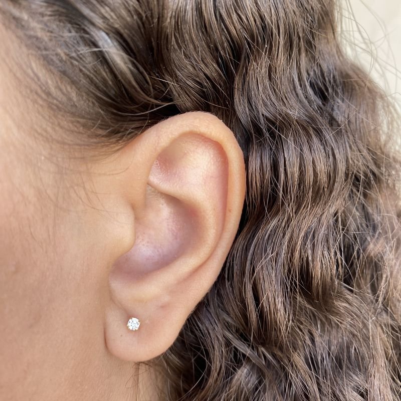 Brinco Semijoia Ponto De Luz Quadrado Mini Proteção