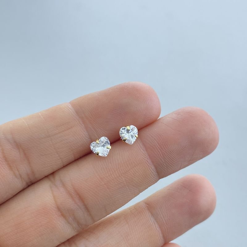 Brinco Semijoia Zircônia Coração com 3 Garras