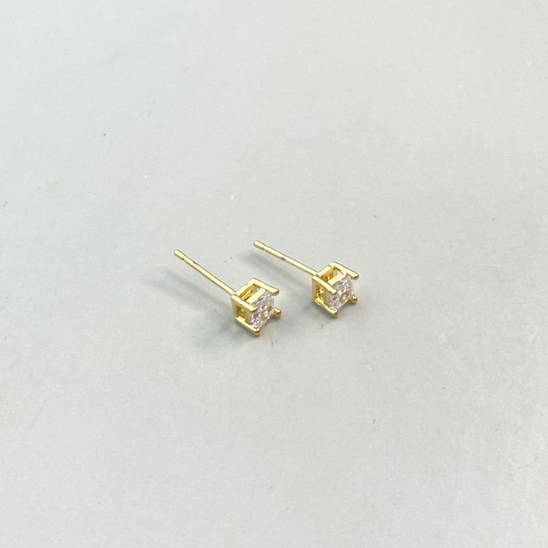 Brinco Semijoia Zircônia Quadrado com 4 Garras 4mm Minimalista