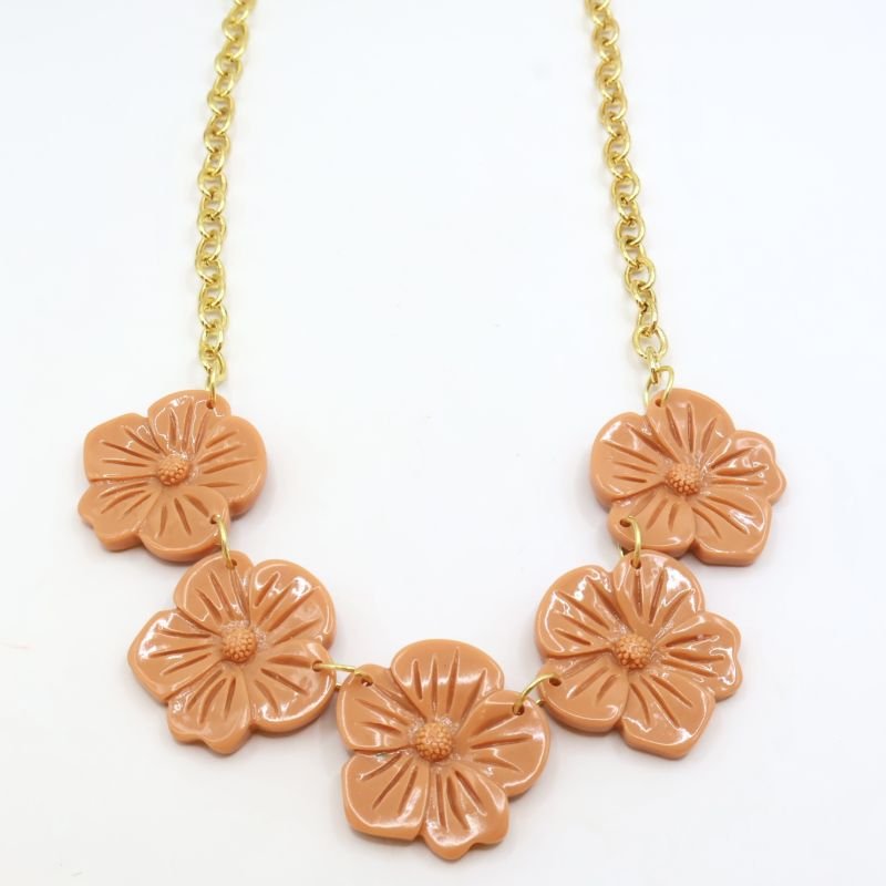 Colar Banho Diamante 5 Flores Acrilicas